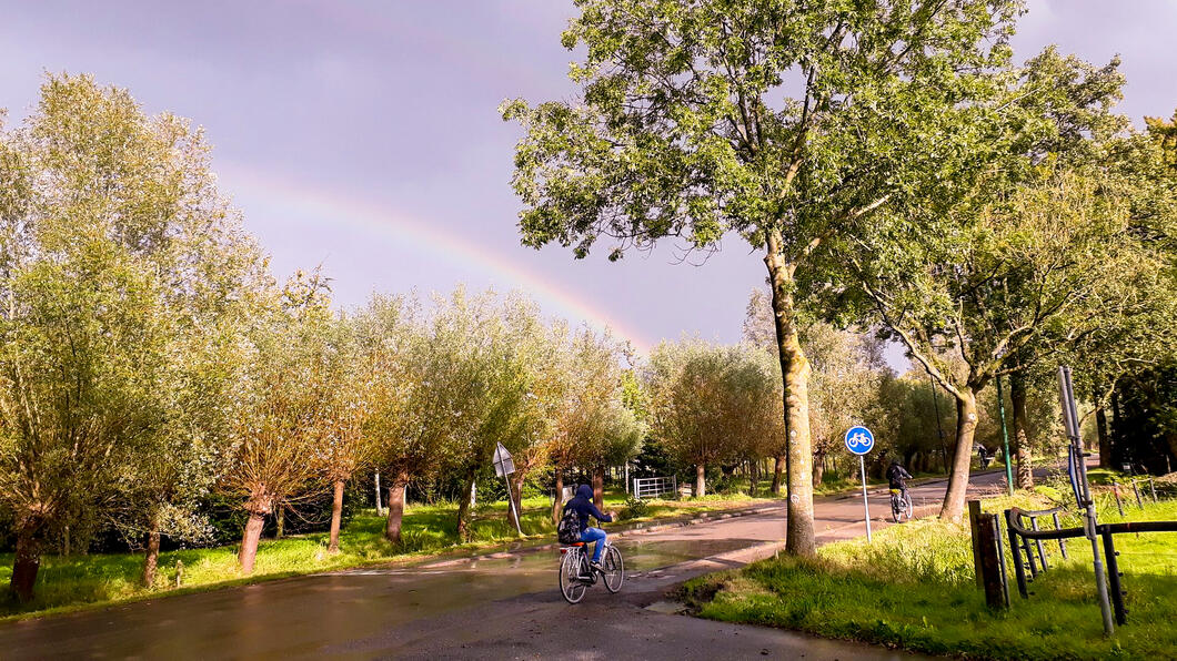 Gemeente De Bilt fietsers en regenboog