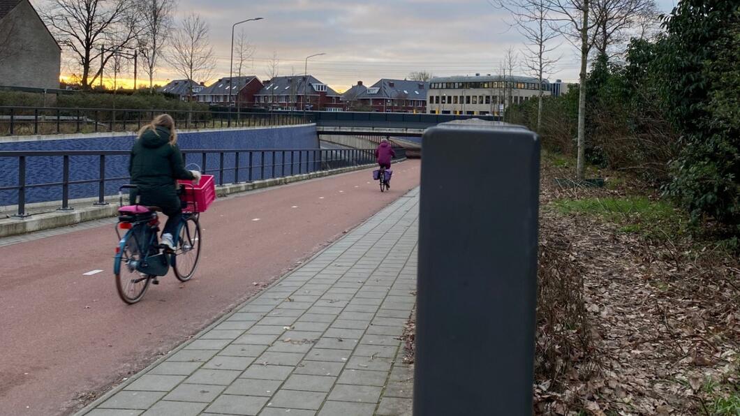 Fietser bij tunnel