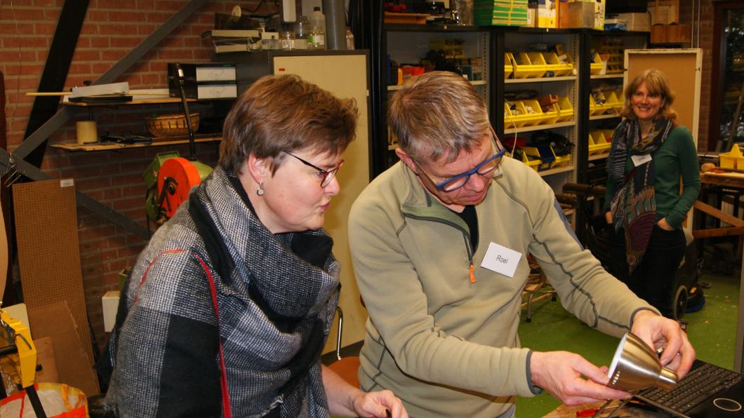 Anne bezoekt Repair Café 30012016.jpg