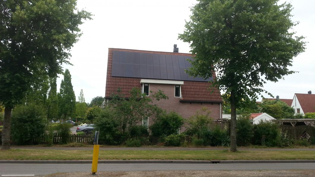 huis met zonnepanelen.jpg