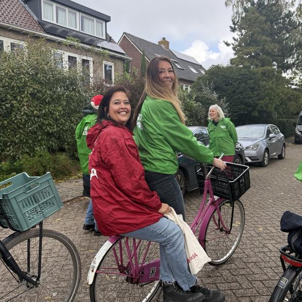 groen en rood jasje fiets campagne